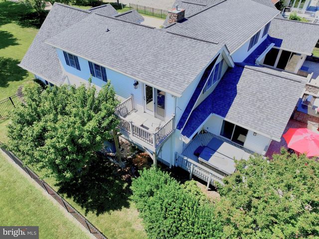 651 BARRACKS BEACH DR, Colonial Beach, VA 22443