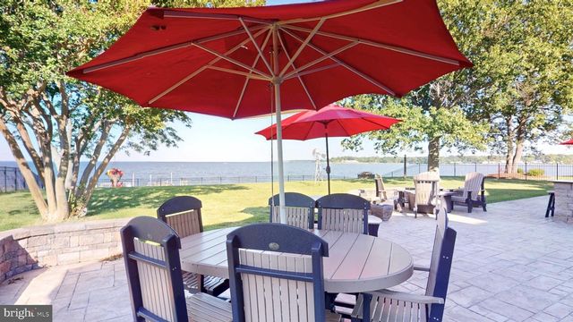 651 BARRACKS BEACH DR, Colonial Beach, VA 22443