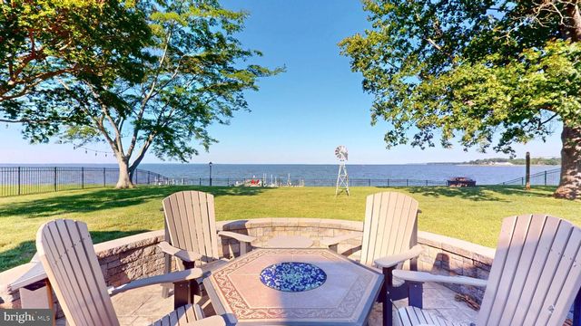 651 BARRACKS BEACH DR, Colonial Beach, VA 22443