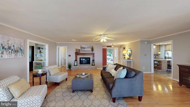 651 BARRACKS BEACH DR, Colonial Beach, VA 22443