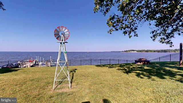 651 BARRACKS BEACH DR, Colonial Beach, VA 22443
