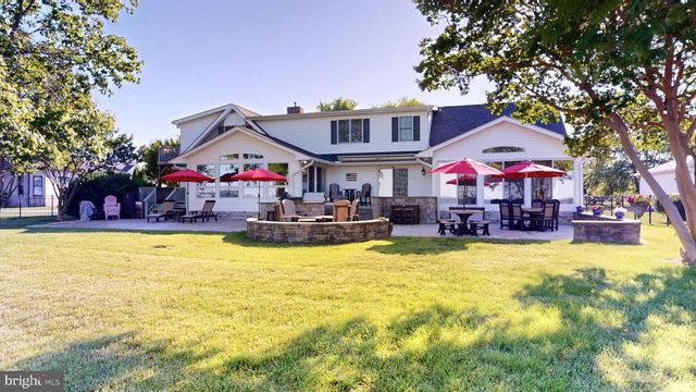651 BARRACKS BEACH DR, Colonial Beach, VA 22443