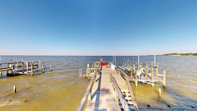 651 BARRACKS BEACH DR, Colonial Beach, VA 22443