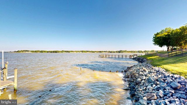 651 BARRACKS BEACH DR, Colonial Beach, VA 22443