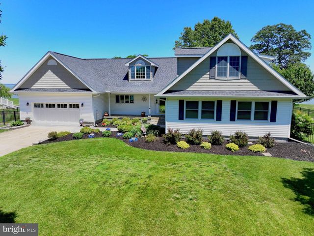 651 BARRACKS BEACH DR, Colonial Beach, VA 22443