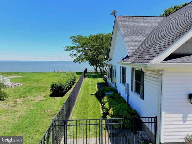 651 BARRACKS BEACH DR, Colonial Beach, VA 22443