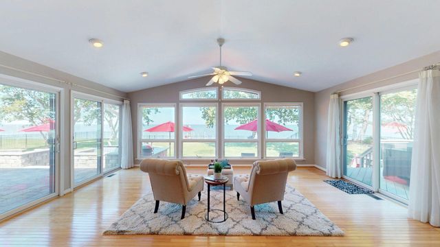 651 BARRACKS BEACH DR, Colonial Beach, VA 22443