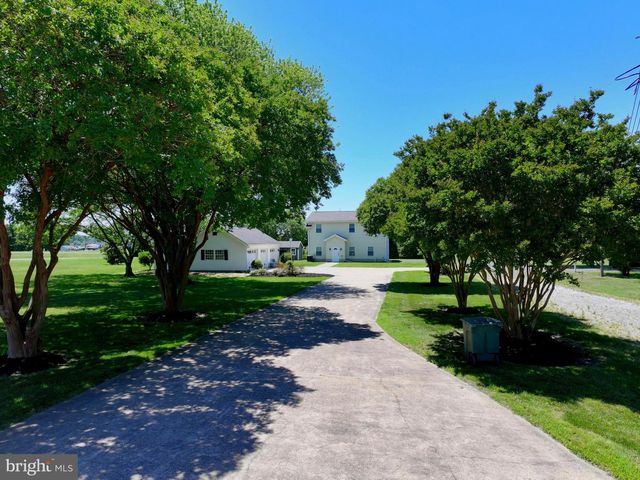 651 BARRACKS BEACH DR, Colonial Beach, VA 22443