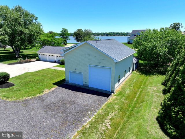 651 BARRACKS BEACH DR, Colonial Beach, VA 22443