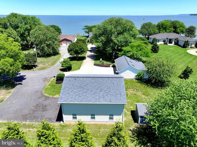 651 BARRACKS BEACH DR, Colonial Beach, VA 22443