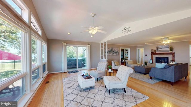 651 BARRACKS BEACH DR, Colonial Beach, VA 22443