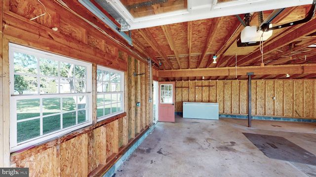 651 BARRACKS BEACH DR, Colonial Beach, VA 22443