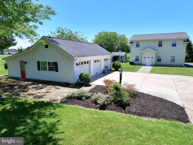 651 BARRACKS BEACH DR, Colonial Beach, VA 22443
