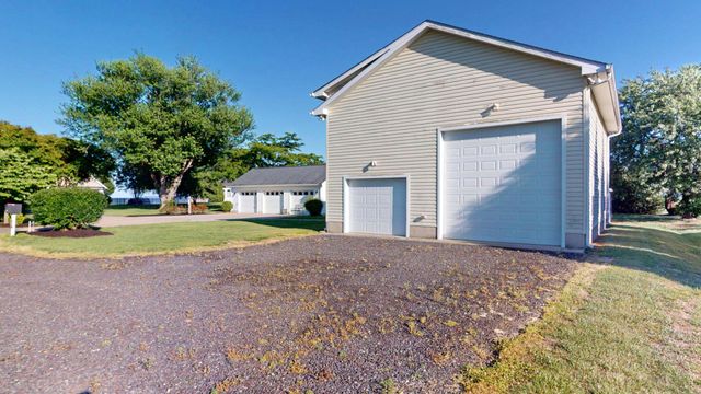 651 BARRACKS BEACH DR, Colonial Beach, VA 22443