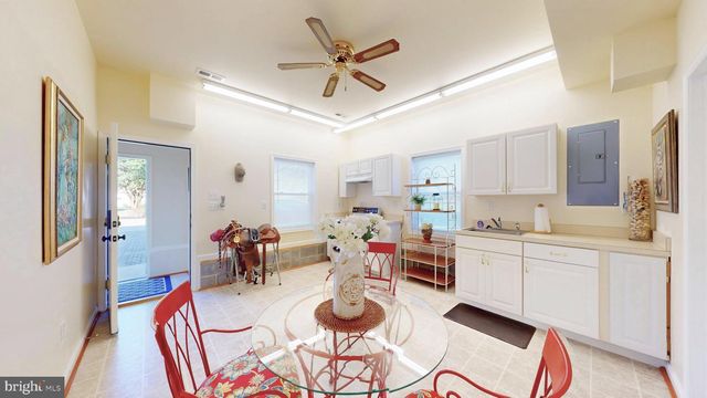 651 BARRACKS BEACH DR, Colonial Beach, VA 22443