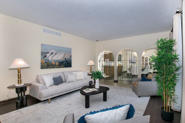 1010 32nd Street, West Des Moines, IA 50266