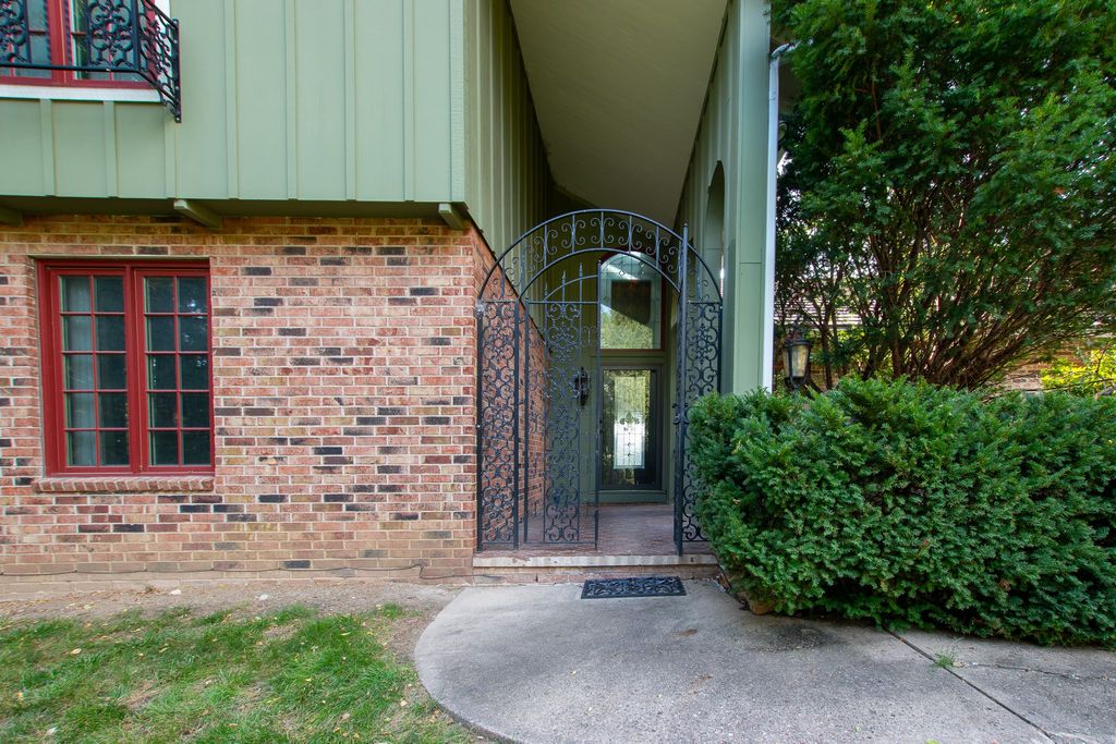 1010 32nd Street, West Des Moines, IA 50266