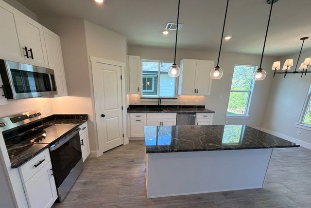 5709 Barkridge Drive, Granbury, TX 76048