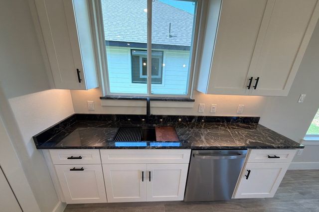 5709 Barkridge Drive, Granbury, TX 76048