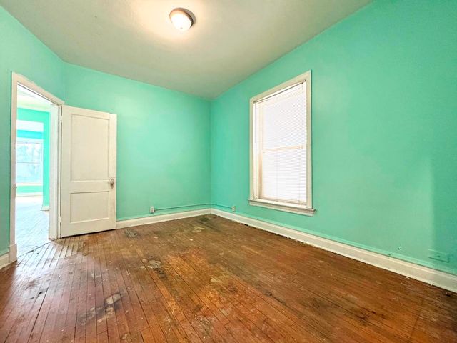 3914 W Gladys Avenue, Chicago, IL 60624