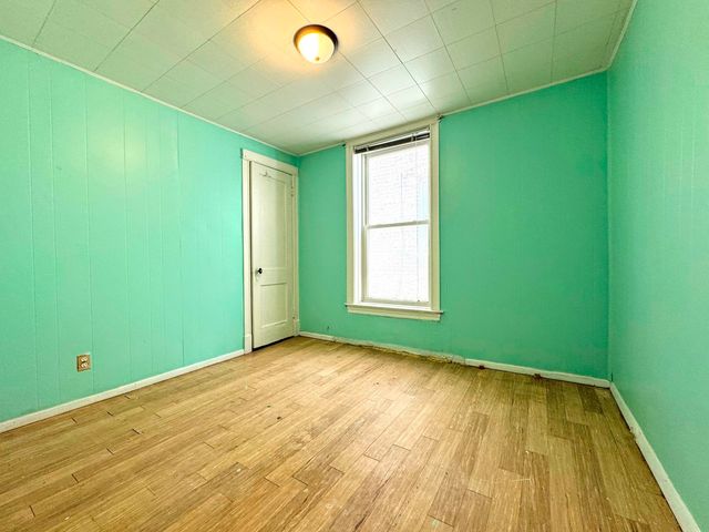 3914 W Gladys Avenue, Chicago, IL 60624