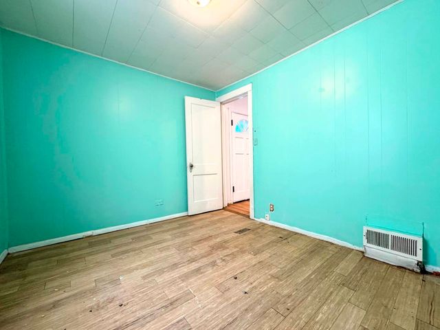 3914 W Gladys Avenue, Chicago, IL 60624