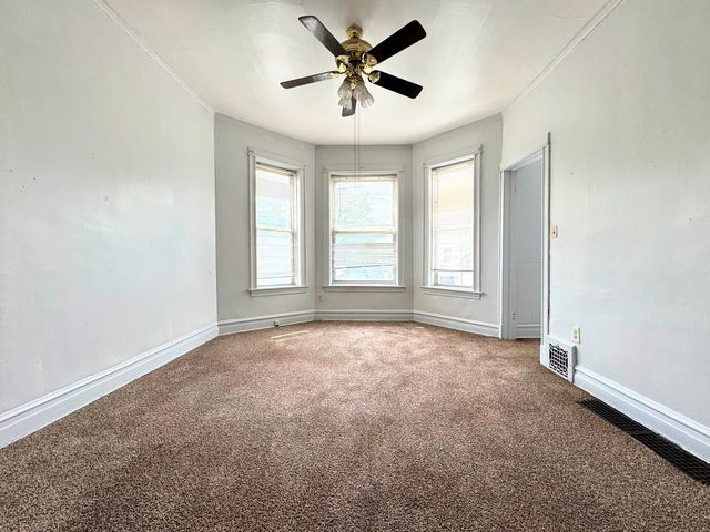 3914 W Gladys Avenue, Chicago, IL 60624