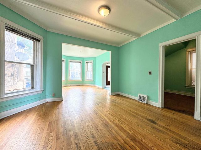3914 W Gladys Avenue, Chicago, IL 60624