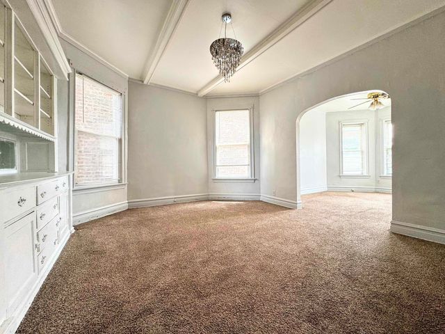 3914 W Gladys Avenue, Chicago, IL 60624
