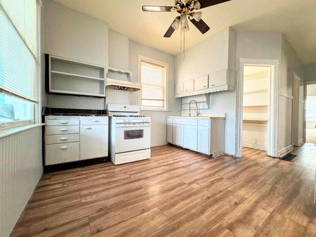 3914 W Gladys Avenue, Chicago, IL 60624
