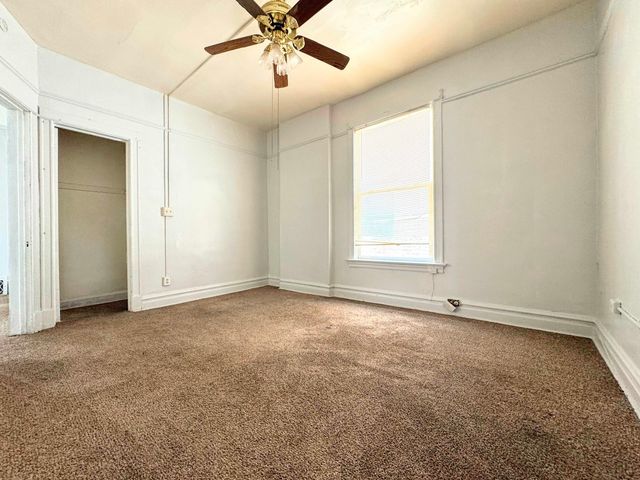 3914 W Gladys Avenue, Chicago, IL 60624