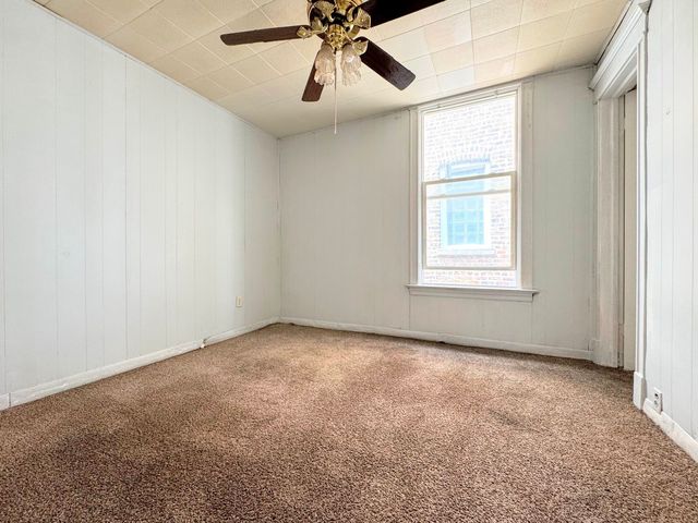 3914 W Gladys Avenue, Chicago, IL 60624
