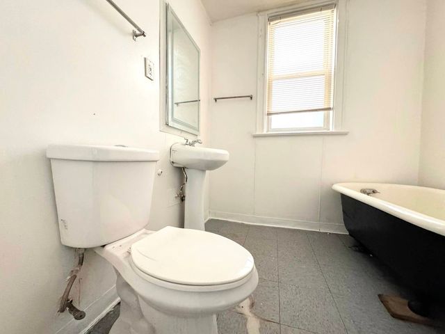 3914 W Gladys Avenue, Chicago, IL 60624