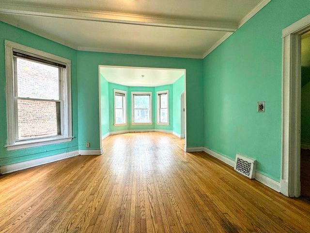 3914 W Gladys Avenue, Chicago, IL 60624