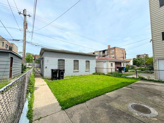3914 W Gladys Avenue, Chicago, IL 60624