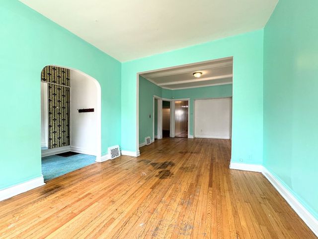 3914 W Gladys Avenue, Chicago, IL 60624