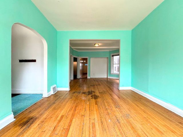3914 W Gladys Avenue, Chicago, IL 60624