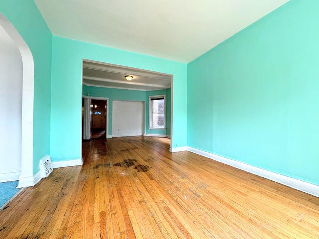 3914 W Gladys Avenue, Chicago, IL 60624