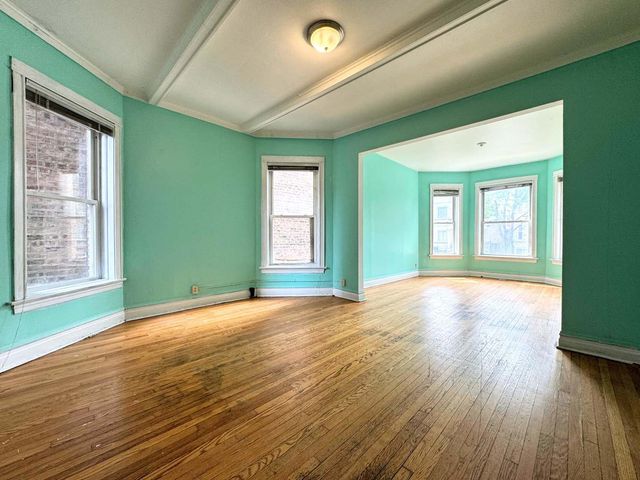 3914 W Gladys Avenue, Chicago, IL 60624