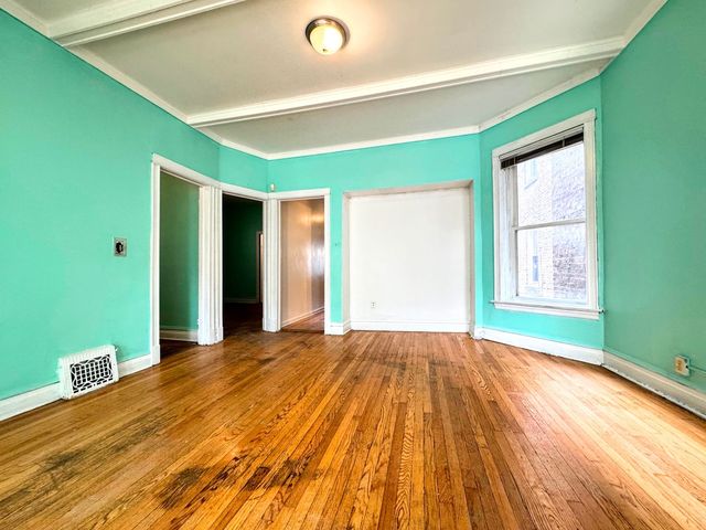3914 W Gladys Avenue, Chicago, IL 60624