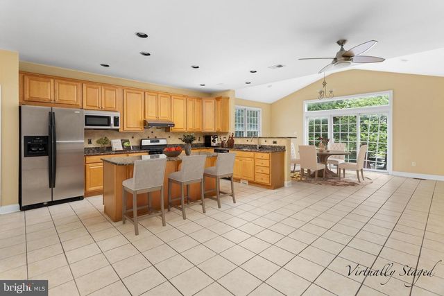 5 SPRINGHOUSE CT, Bordentown, NJ 08505