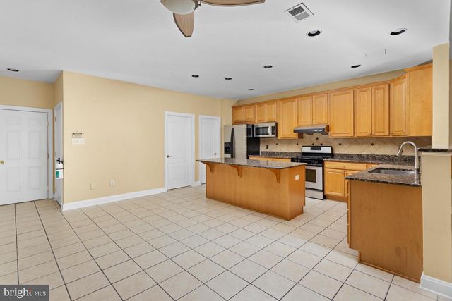 5 SPRINGHOUSE CT, Bordentown, NJ 08505