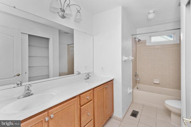 5 SPRINGHOUSE CT, Bordentown, NJ 08505