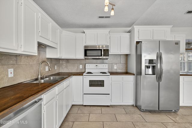 814 Bay Blossom Drive, Wilmington, NC 28411