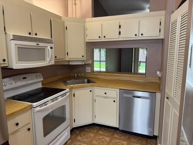 2084 SW SILVER PINE Way 122-B, Palm City, FL 34990