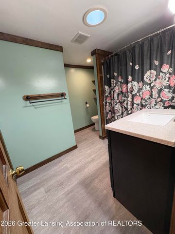 6817 S Washington Avenue, Lansing, MI 48911