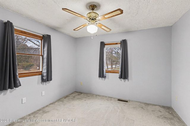 6817 S Washington Avenue, Lansing, MI 48911