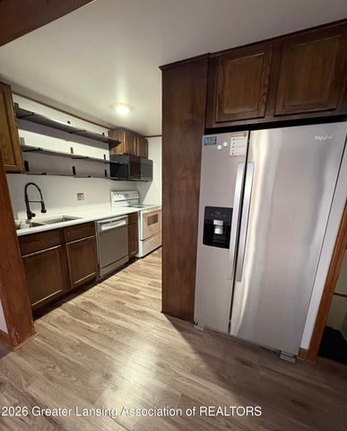 6817 S Washington Avenue, Lansing, MI 48911