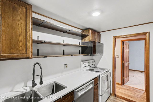 6817 S Washington Avenue, Lansing, MI 48911