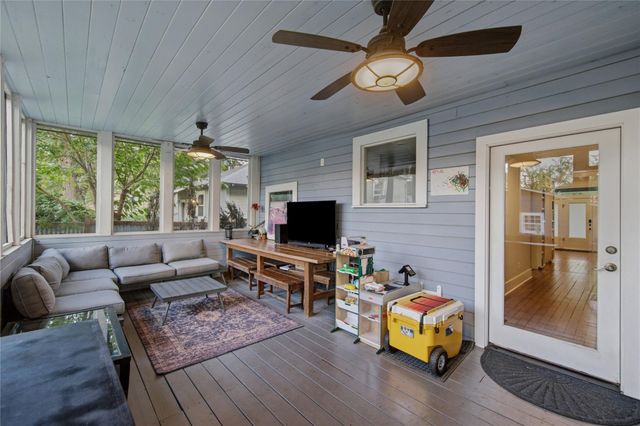 906 Willow ST, Austin, TX 78702